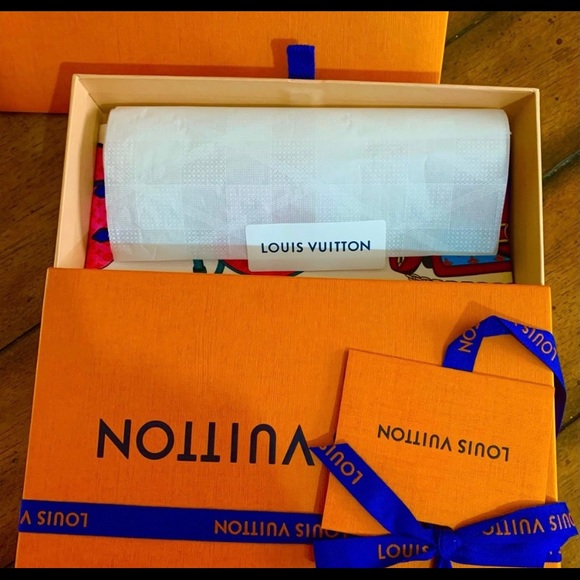 🔥🔥🔥Authentic Louis Vuitton bandeau - Picture 5 of 9